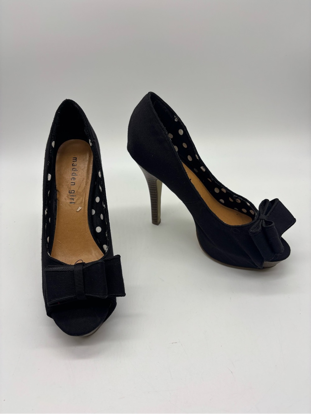 Madden Girl Women’s Black Peep Toe Bow Pump, Polka Dot Lining, 6